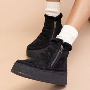 NWOT laidbacklondon Setsu Platform Booties-Black